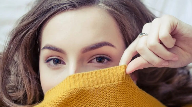 How to Cover up a Bruise? (With & Without Makeup)