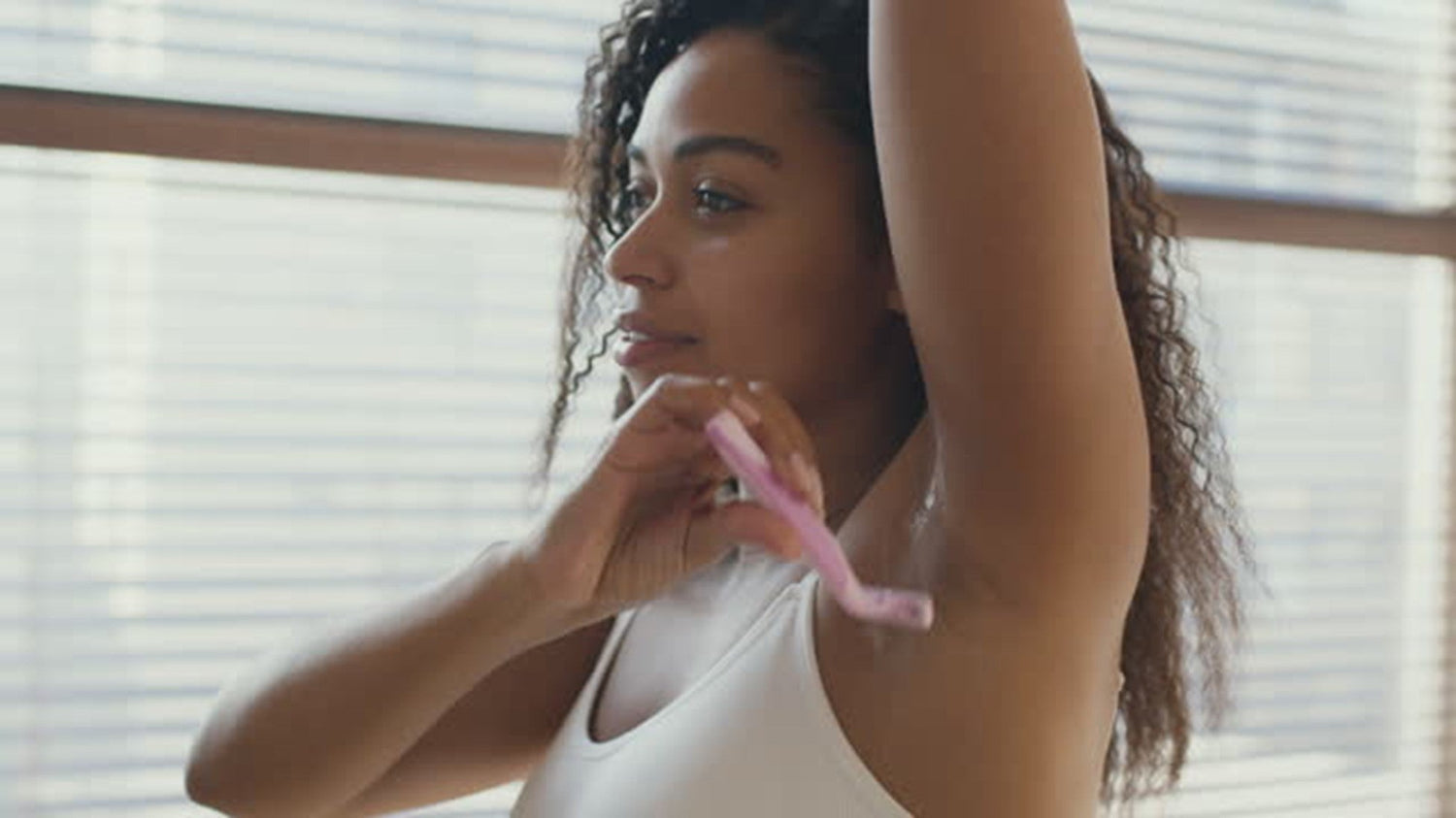 How to Shave Armpits: Shaving Method and its Alternatives